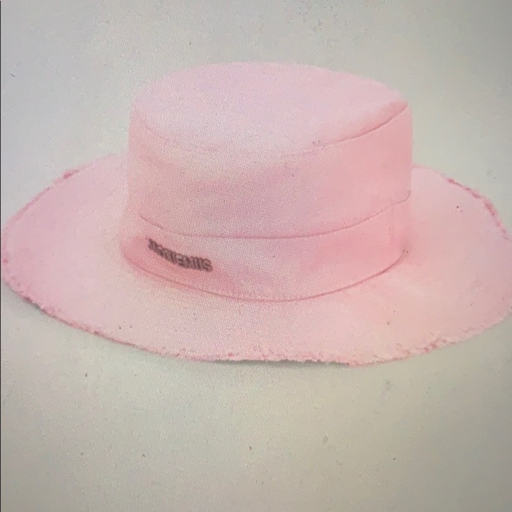 ISO Jacquemus Le Bob Artichaut Bucket Hat